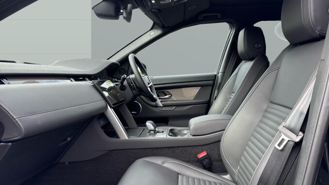 Land Rover Discovery Sport 2.0 D200 Metropolitan 5dr Auto [5 Seat] Diesel Station Wagon - Image 3